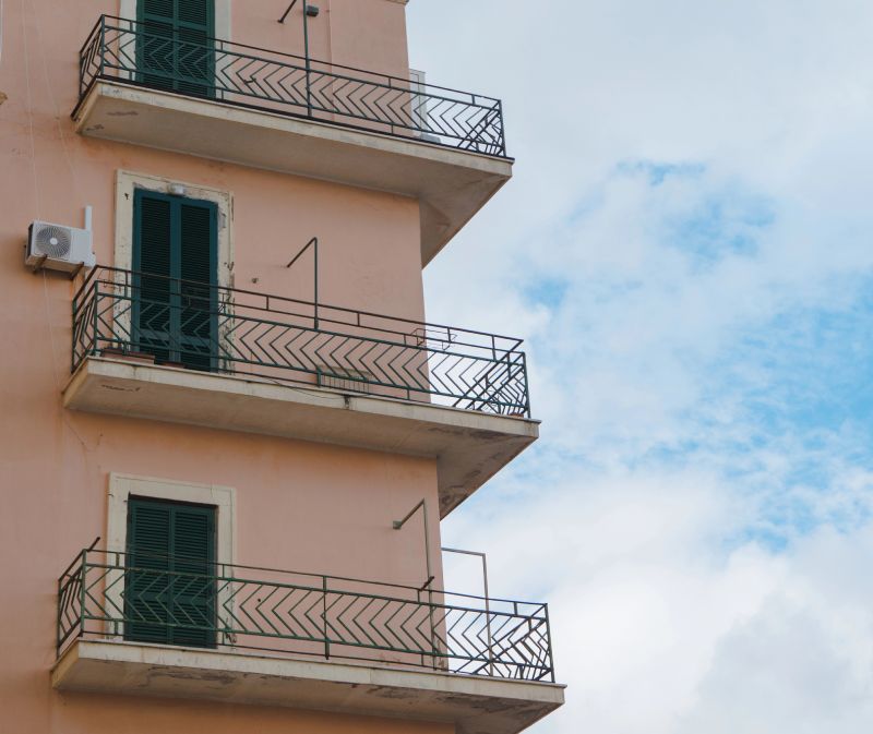 balcones en comunicad vecinos