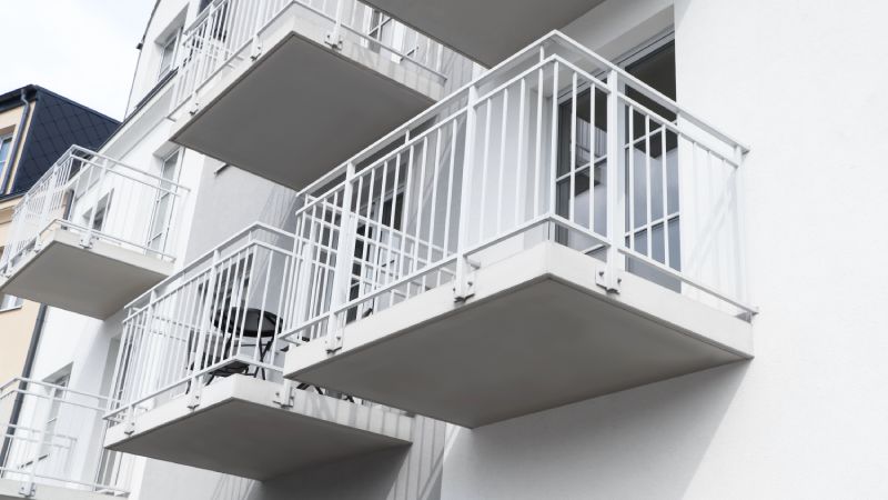 balcones en comunicad vecinos